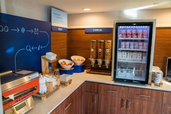 Holiday Inn Express Maspeth Hotel image 10