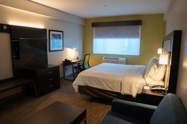 Holiday Inn Express Maspeth Hotel image 29