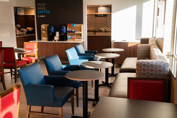 Holiday Inn Express Maspeth Hotel image 7